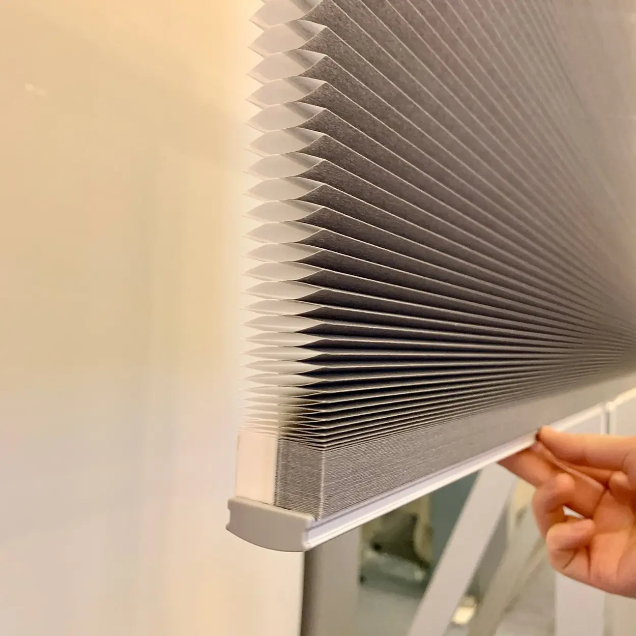 Kış bahçesinde honeycomb perde sistemi